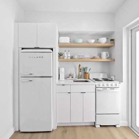 M Lake Worth Beach - Modern Villas Near West Palm Beach, Chic Retro Vibes, King Bed, Cozy Backyard, Bbq, Workspace, High-Speed Internet, Free Parking, 5 Minutes To Downtown & Beach Extérieur photo