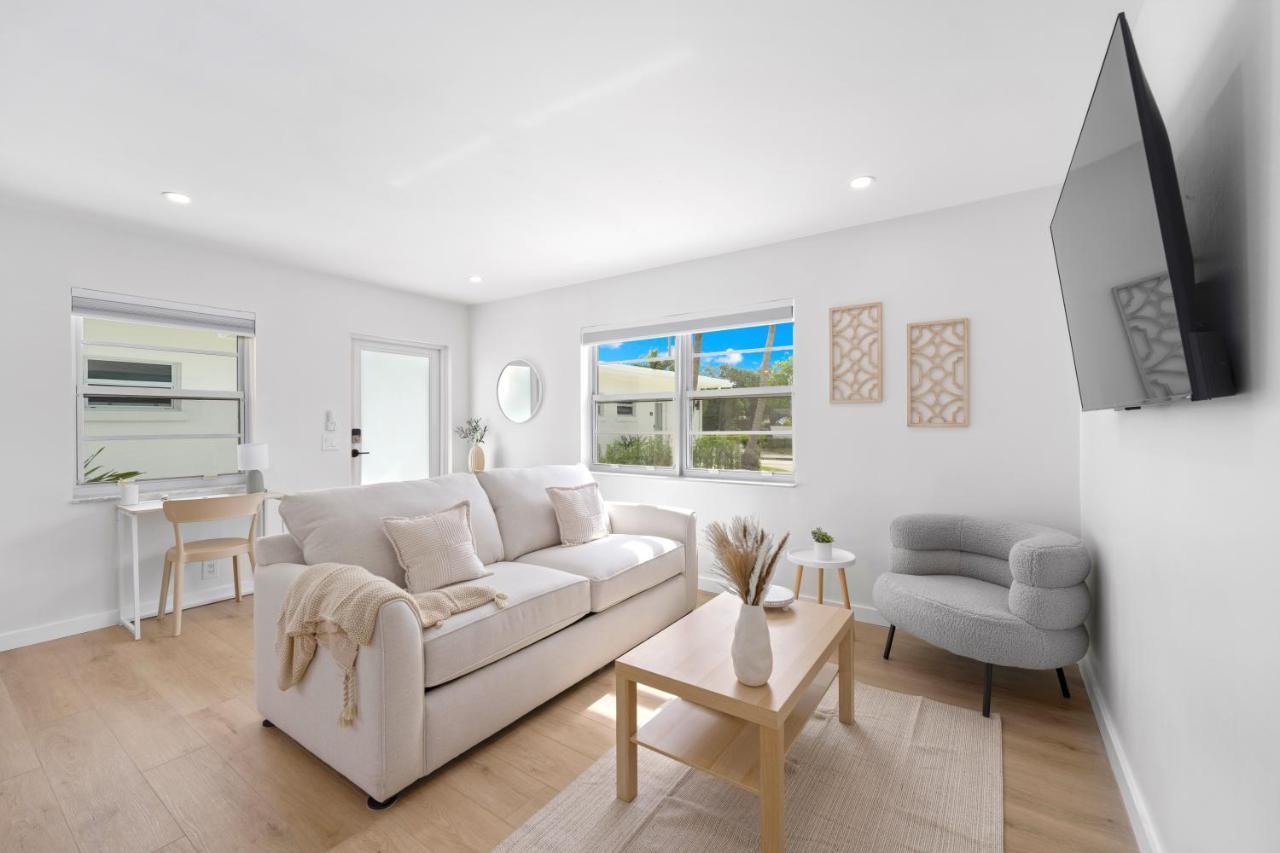 M Lake Worth Beach - Modern Villas Near West Palm Beach, Chic Retro Vibes, King Bed, Cozy Backyard, Bbq, Workspace, High-Speed Internet, Free Parking, 5 Minutes To Downtown & Beach Extérieur photo