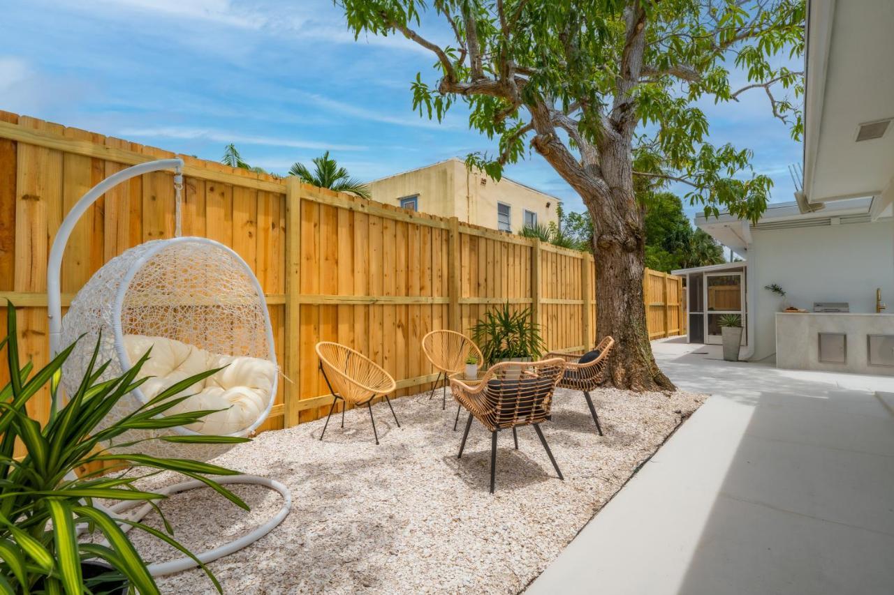 M Lake Worth Beach - Modern Villas Near West Palm Beach, Chic Retro Vibes, King Bed, Cozy Backyard, Bbq, Workspace, High-Speed Internet, Free Parking, 5 Minutes To Downtown & Beach Extérieur photo
