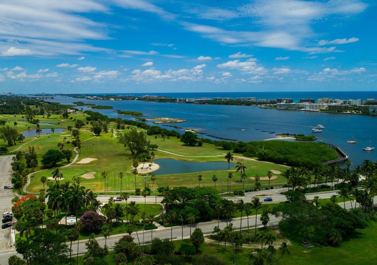 M Lake Worth Beach - Modern Villas Near West Palm Beach, Chic Retro Vibes, King Bed, Cozy Backyard, Bbq, Workspace, High-Speed Internet, Free Parking, 5 Minutes To Downtown & Beach Extérieur photo