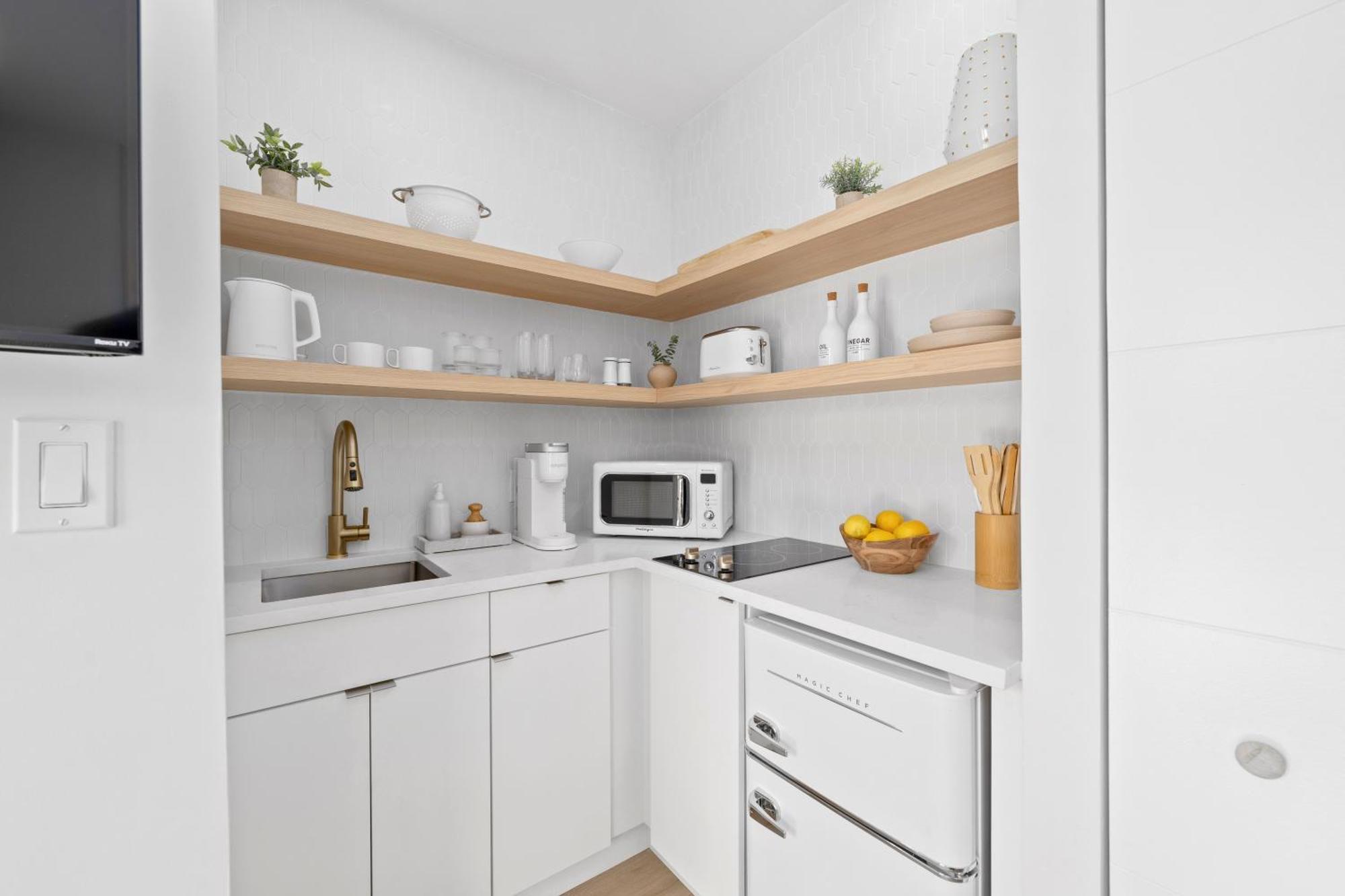 M Lake Worth Beach - Modern Villas Near West Palm Beach, Chic Retro Vibes, King Bed, Cozy Backyard, Bbq, Workspace, High-Speed Internet, Free Parking, 5 Minutes To Downtown & Beach Extérieur photo