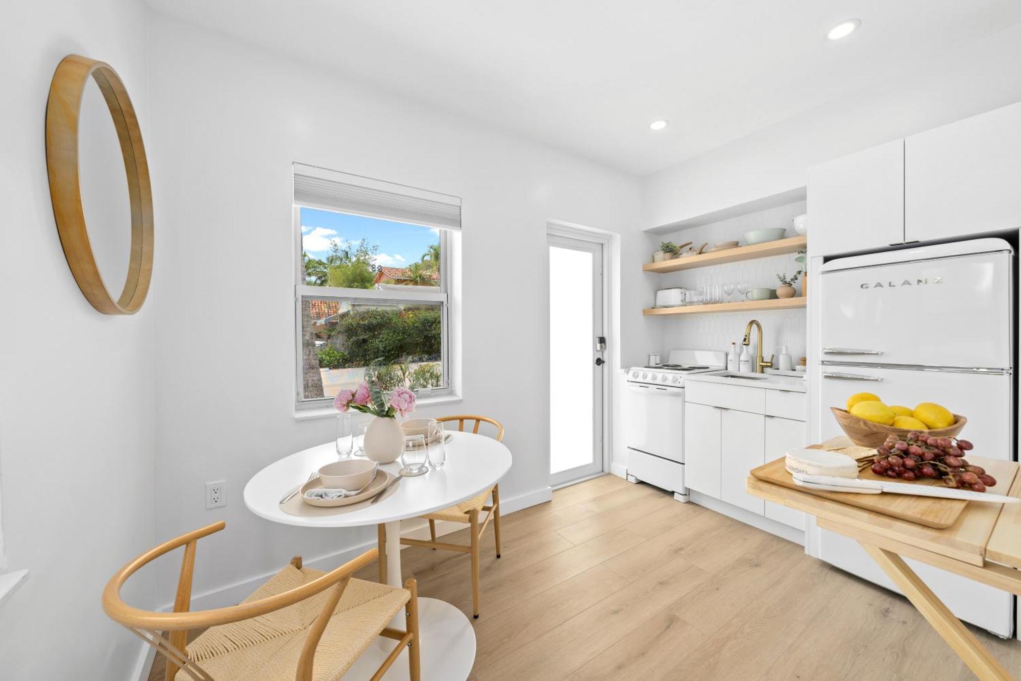 M Lake Worth Beach - Modern Villas Near West Palm Beach, Chic Retro Vibes, King Bed, Cozy Backyard, Bbq, Workspace, High-Speed Internet, Free Parking, 5 Minutes To Downtown & Beach Extérieur photo