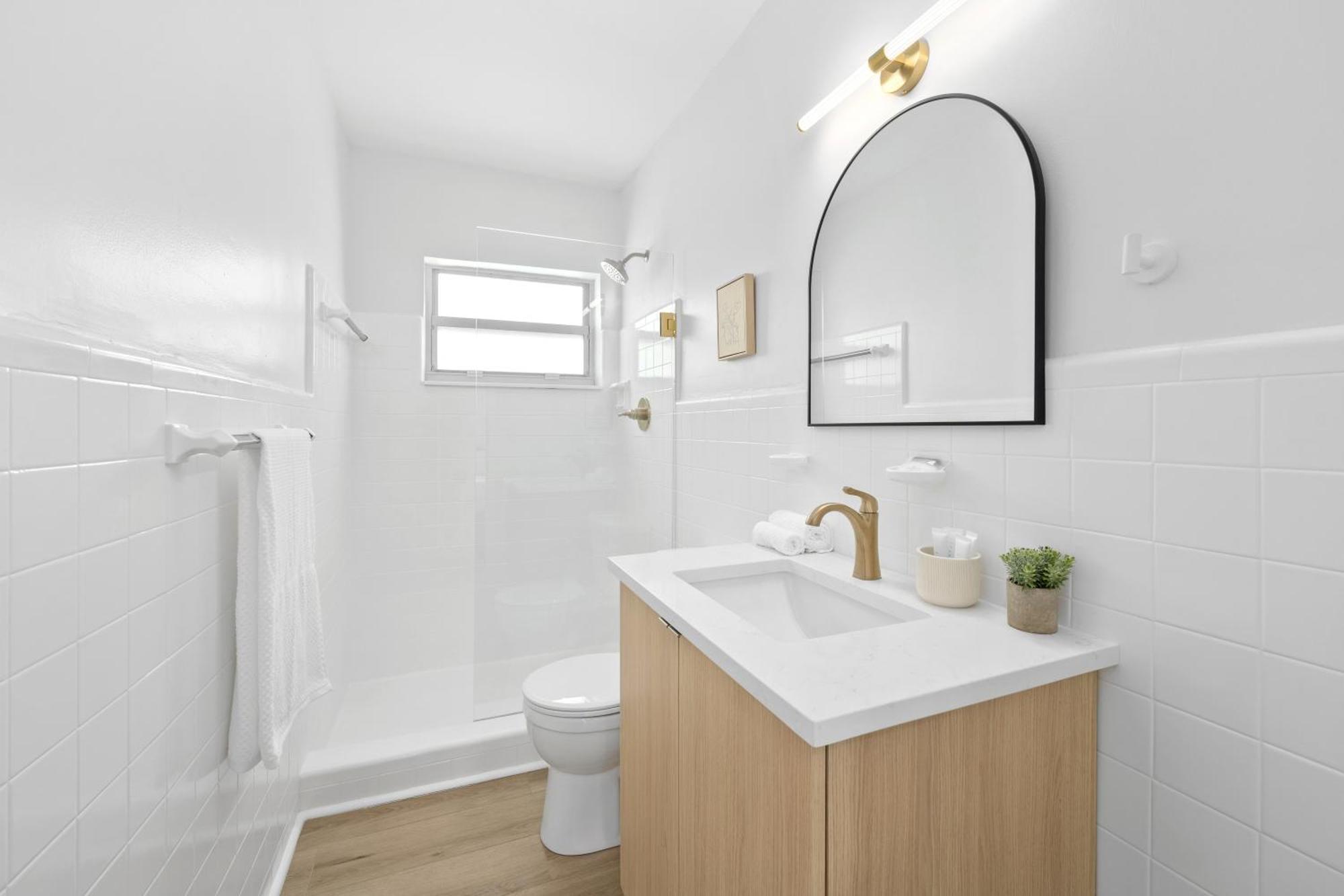 M Lake Worth Beach - Modern Villas Near West Palm Beach, Chic Retro Vibes, King Bed, Cozy Backyard, Bbq, Workspace, High-Speed Internet, Free Parking, 5 Minutes To Downtown & Beach Extérieur photo