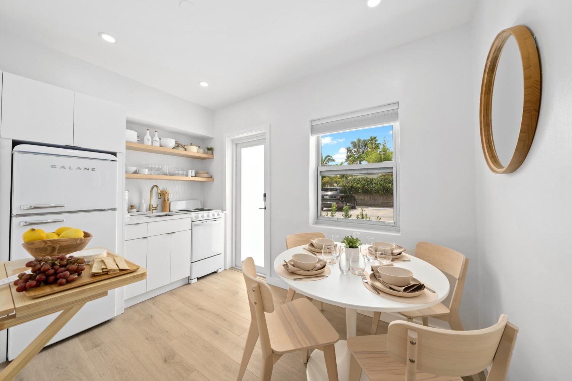 M Lake Worth Beach - Modern Villas Near West Palm Beach, Chic Retro Vibes, King Bed, Cozy Backyard, Bbq, Workspace, High-Speed Internet, Free Parking, 5 Minutes To Downtown & Beach Extérieur photo