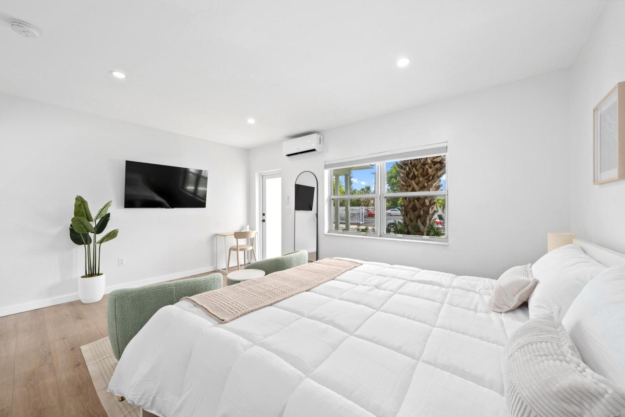 M Lake Worth Beach - Modern Villas Near West Palm Beach, Chic Retro Vibes, King Bed, Cozy Backyard, Bbq, Workspace, High-Speed Internet, Free Parking, 5 Minutes To Downtown & Beach Extérieur photo