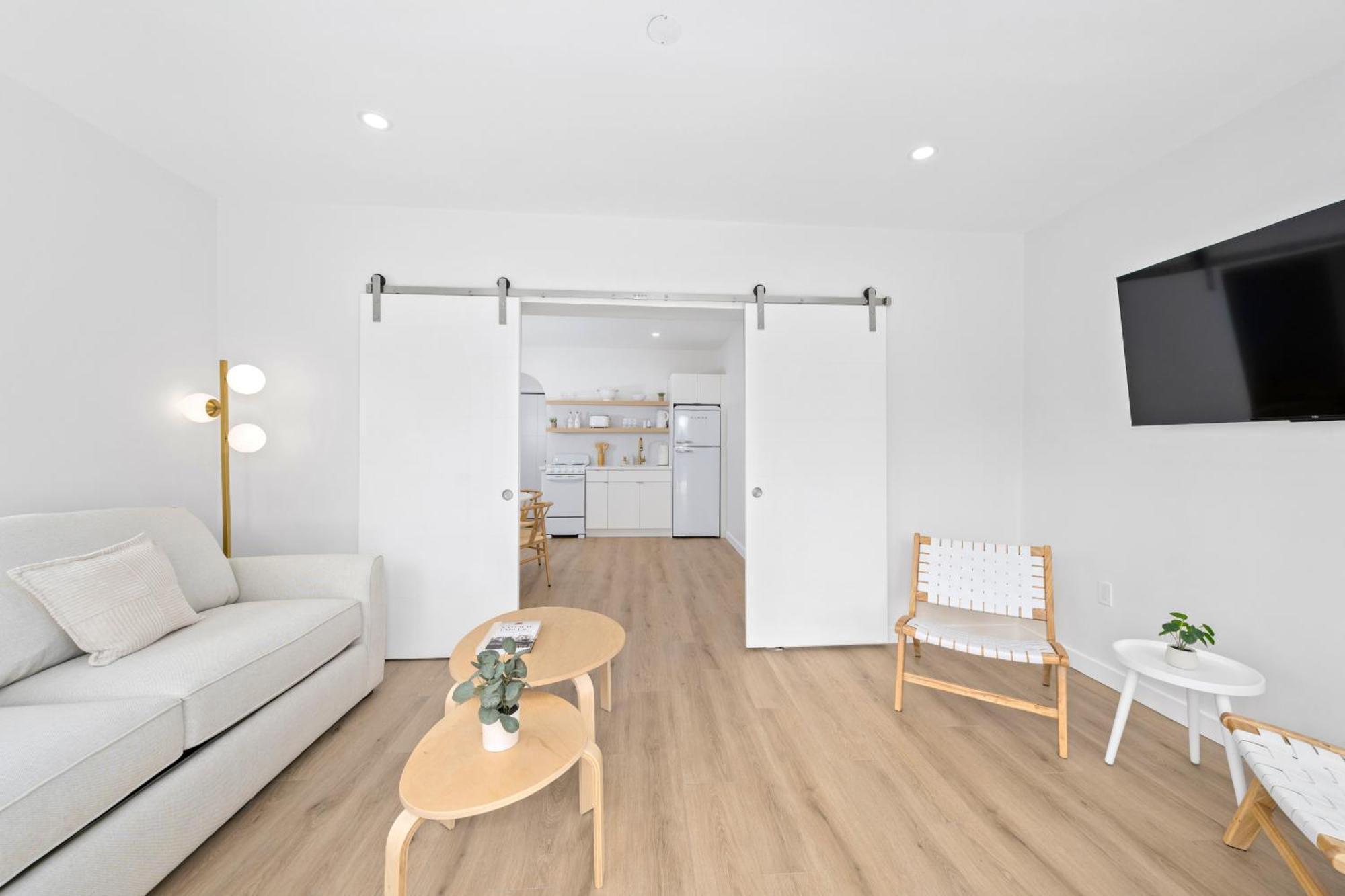 M Lake Worth Beach - Modern Villas Near West Palm Beach, Chic Retro Vibes, King Bed, Cozy Backyard, Bbq, Workspace, High-Speed Internet, Free Parking, 5 Minutes To Downtown & Beach Extérieur photo