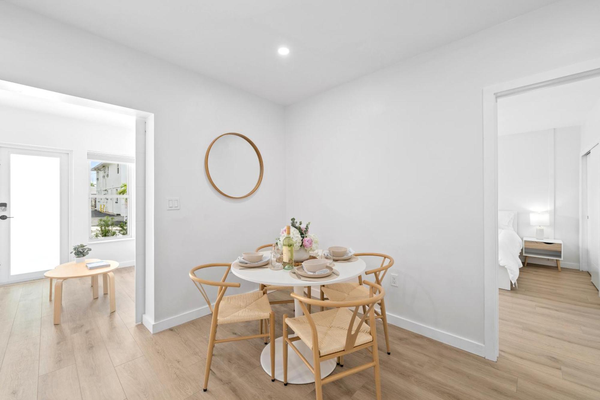 M Lake Worth Beach - Modern Villas Near West Palm Beach, Chic Retro Vibes, King Bed, Cozy Backyard, Bbq, Workspace, High-Speed Internet, Free Parking, 5 Minutes To Downtown & Beach Extérieur photo