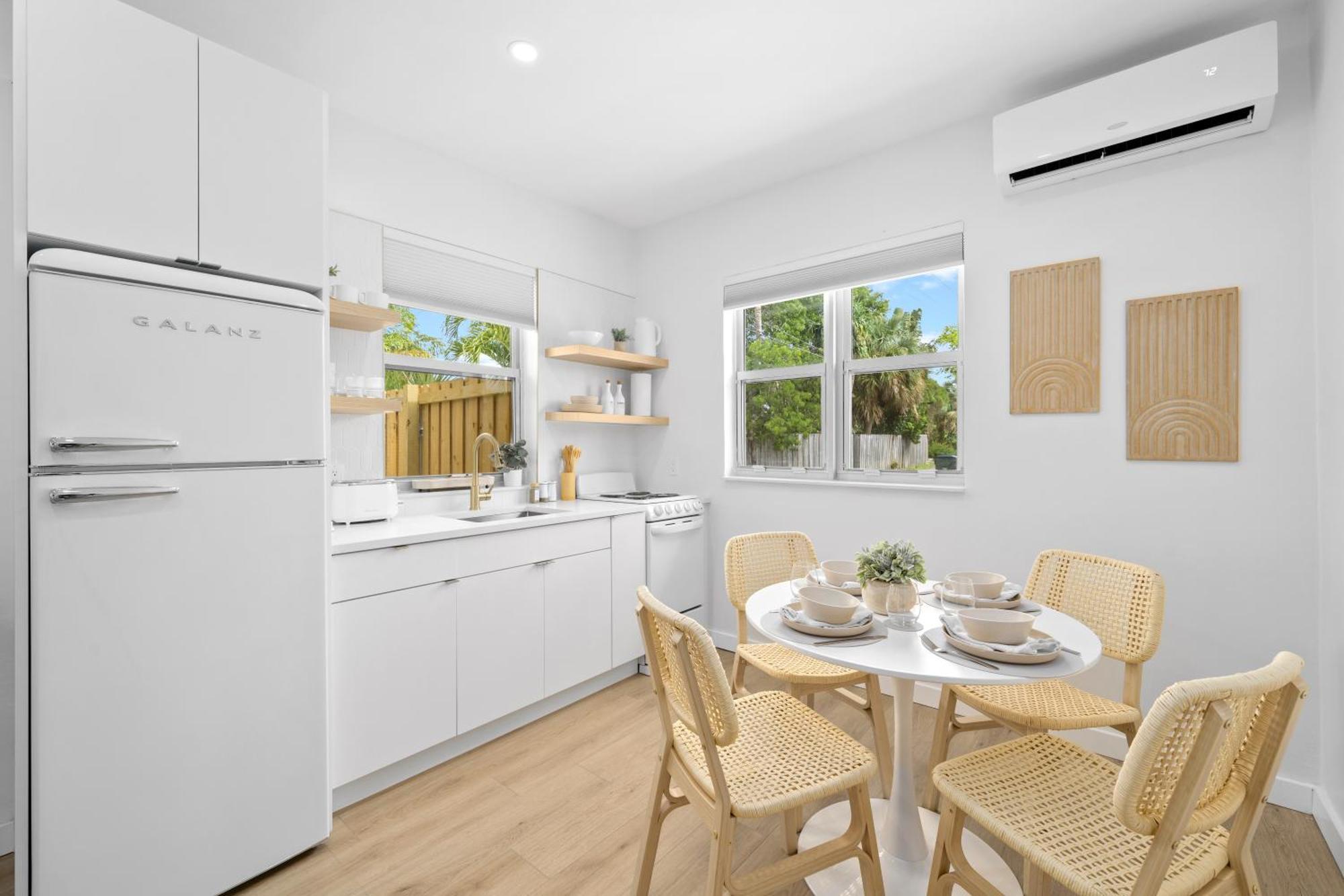 M Lake Worth Beach - Modern Villas Near West Palm Beach, Chic Retro Vibes, King Bed, Cozy Backyard, Bbq, Workspace, High-Speed Internet, Free Parking, 5 Minutes To Downtown & Beach Extérieur photo