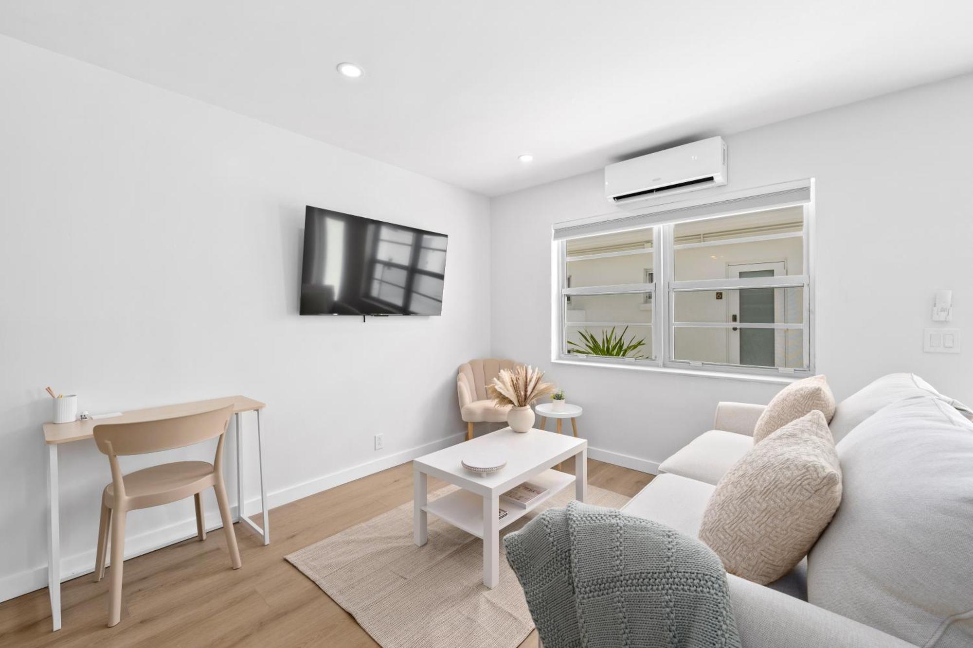 M Lake Worth Beach - Modern Villas Near West Palm Beach, Chic Retro Vibes, King Bed, Cozy Backyard, Bbq, Workspace, High-Speed Internet, Free Parking, 5 Minutes To Downtown & Beach Extérieur photo