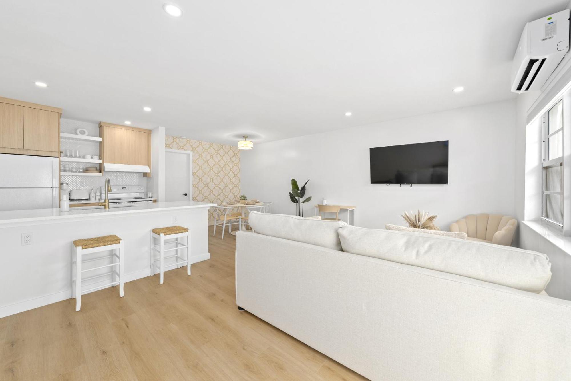 M Lake Worth Beach - Modern Villas Near West Palm Beach, Chic Retro Vibes, King Bed, Cozy Backyard, Bbq, Workspace, High-Speed Internet, Free Parking, 5 Minutes To Downtown & Beach Extérieur photo