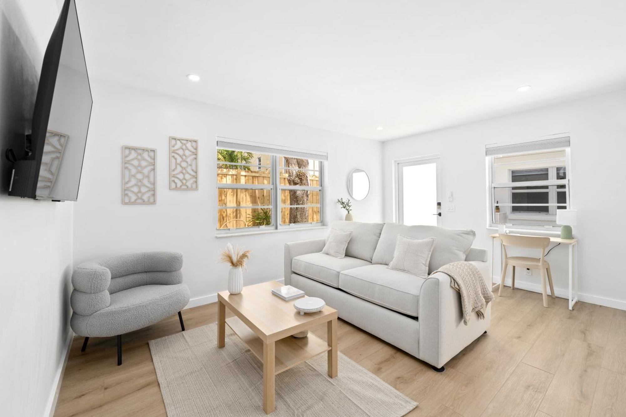 M Lake Worth Beach - Modern Villas Near West Palm Beach, Chic Retro Vibes, King Bed, Cozy Backyard, Bbq, Workspace, High-Speed Internet, Free Parking, 5 Minutes To Downtown & Beach Extérieur photo