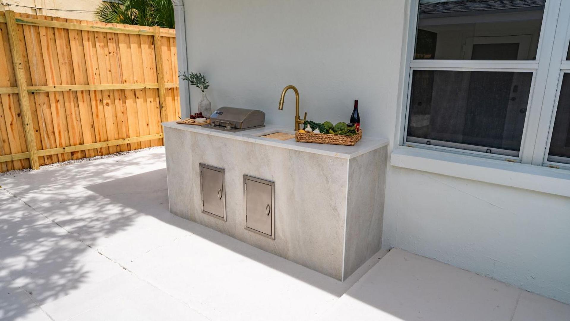 M Lake Worth Beach - Modern Villas Near West Palm Beach, Chic Retro Vibes, King Bed, Cozy Backyard, Bbq, Workspace, High-Speed Internet, Free Parking, 5 Minutes To Downtown & Beach Extérieur photo