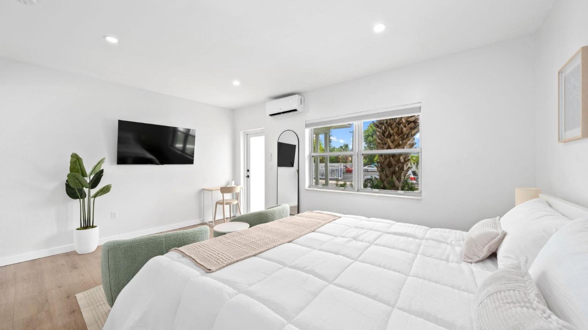 M Lake Worth Beach - Modern Villas Near West Palm Beach, Chic Retro Vibes, King Bed, Cozy Backyard, Bbq, Workspace, High-Speed Internet, Free Parking, 5 Minutes To Downtown & Beach Extérieur photo